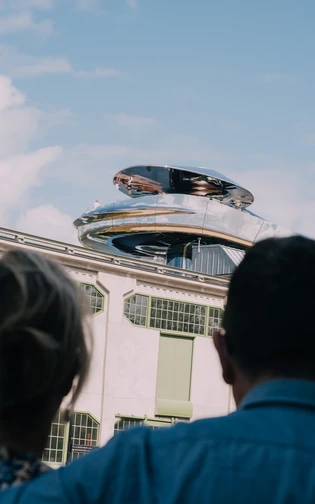 een persoon lijkt naar bezoekers op de tornado van fenix