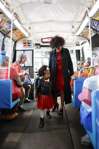 Bezoekers in The Bus in Fenix