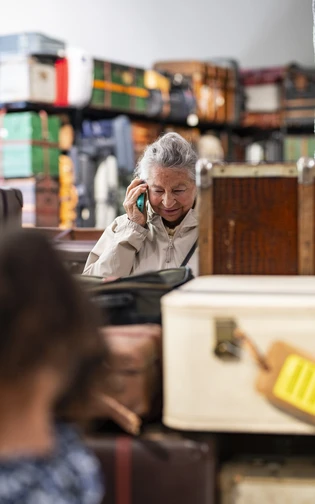 Bezoeker in het Kofferdoolhof in Fenix