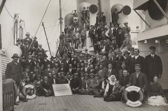 Tsjechoslowaakse emigranten aan boord van het ss Volendam. ca. 1925
